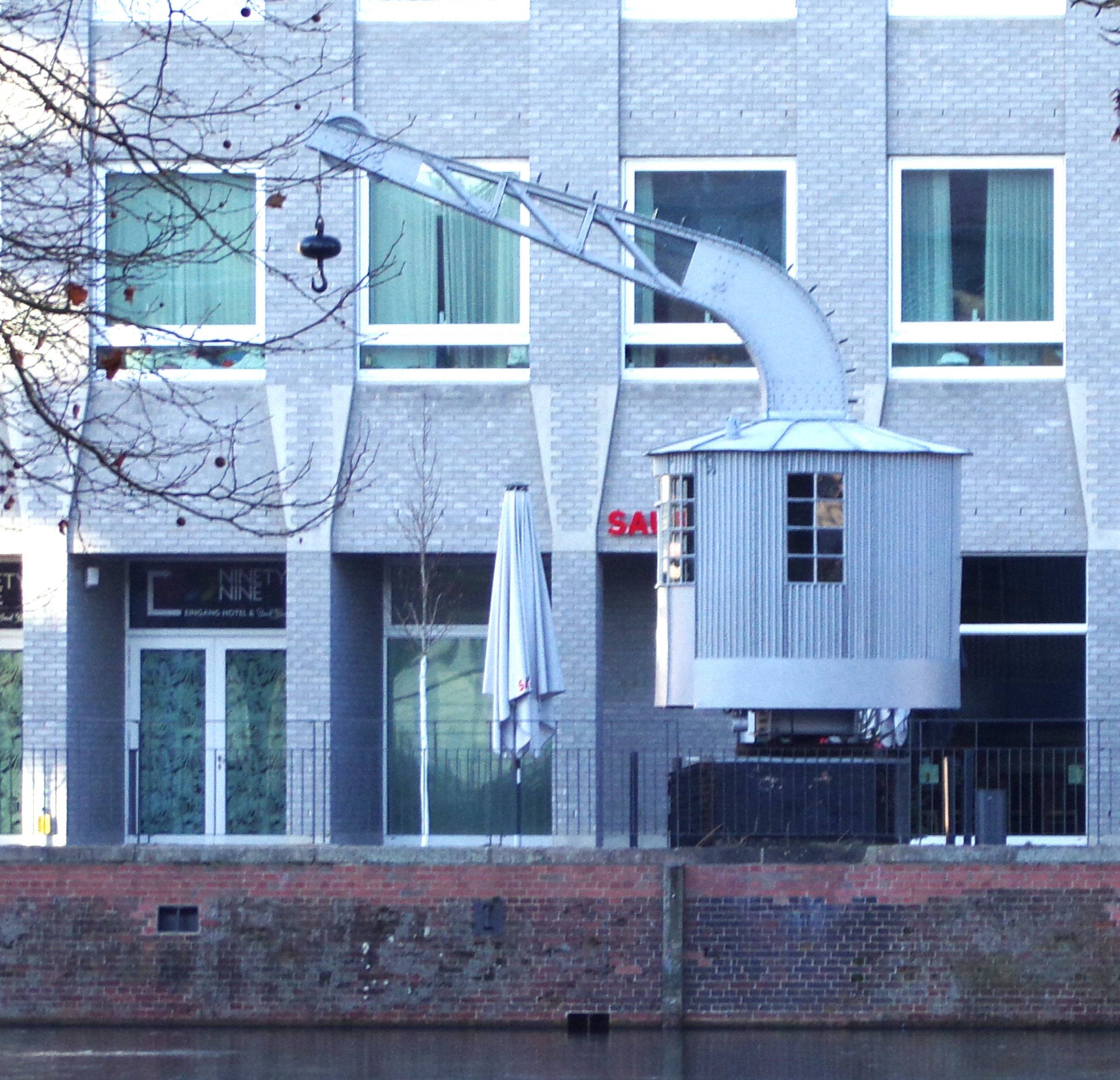 Kran am Serrahn - er glänzt wieder!